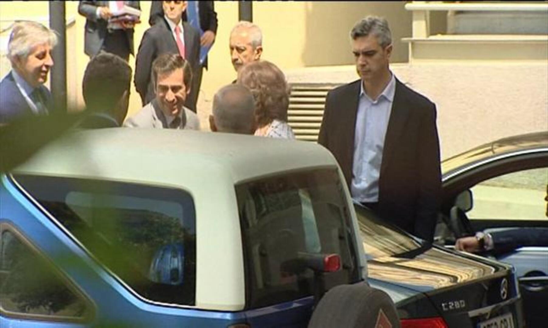 La Reina acude a la clínica donde el Rey permanece ingresado