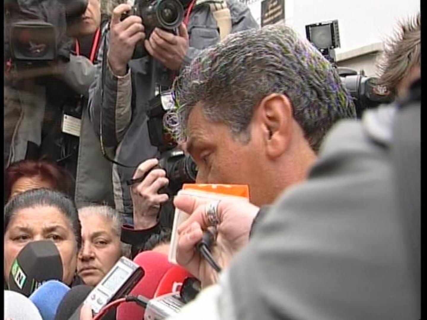 Cortés denuncia que les han tratado «como animales» en la sala del juicio