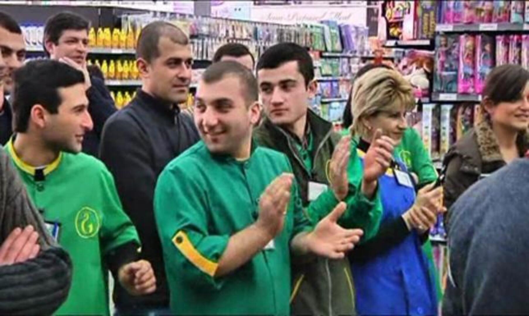 Un georgiano, record Guiness por ser el más rápido comiendo dos trufas de medio kilo