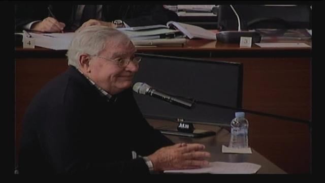 Montull, junto a su hija, a la llegada al juzgado