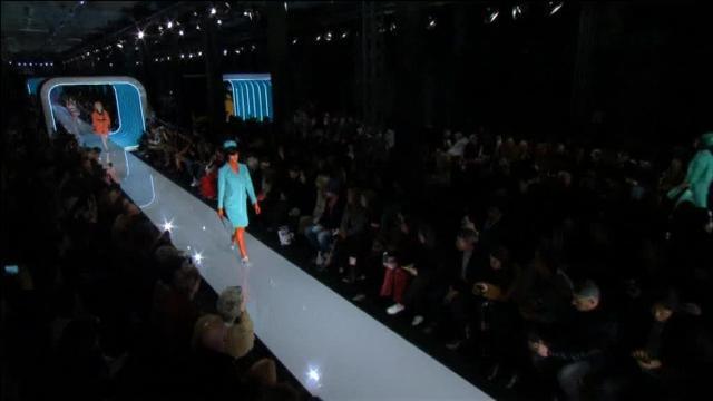 Vuelta a los años sesenta con la nueva colección de Moschino