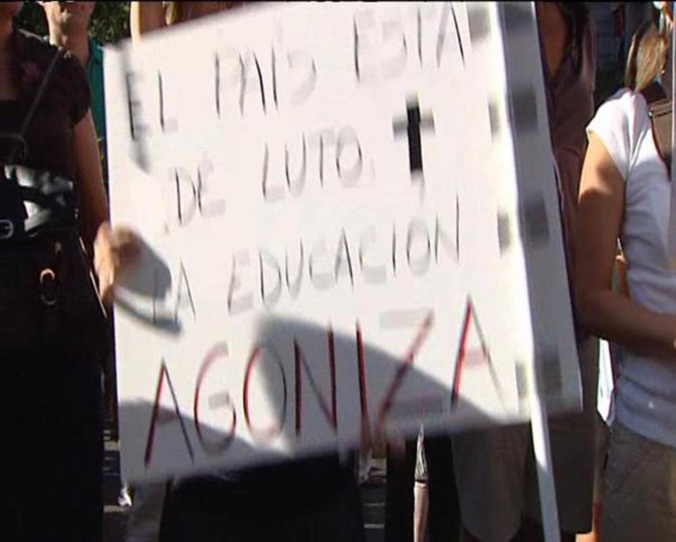 Miles de profesores se concentran en Madrid contra los recortes