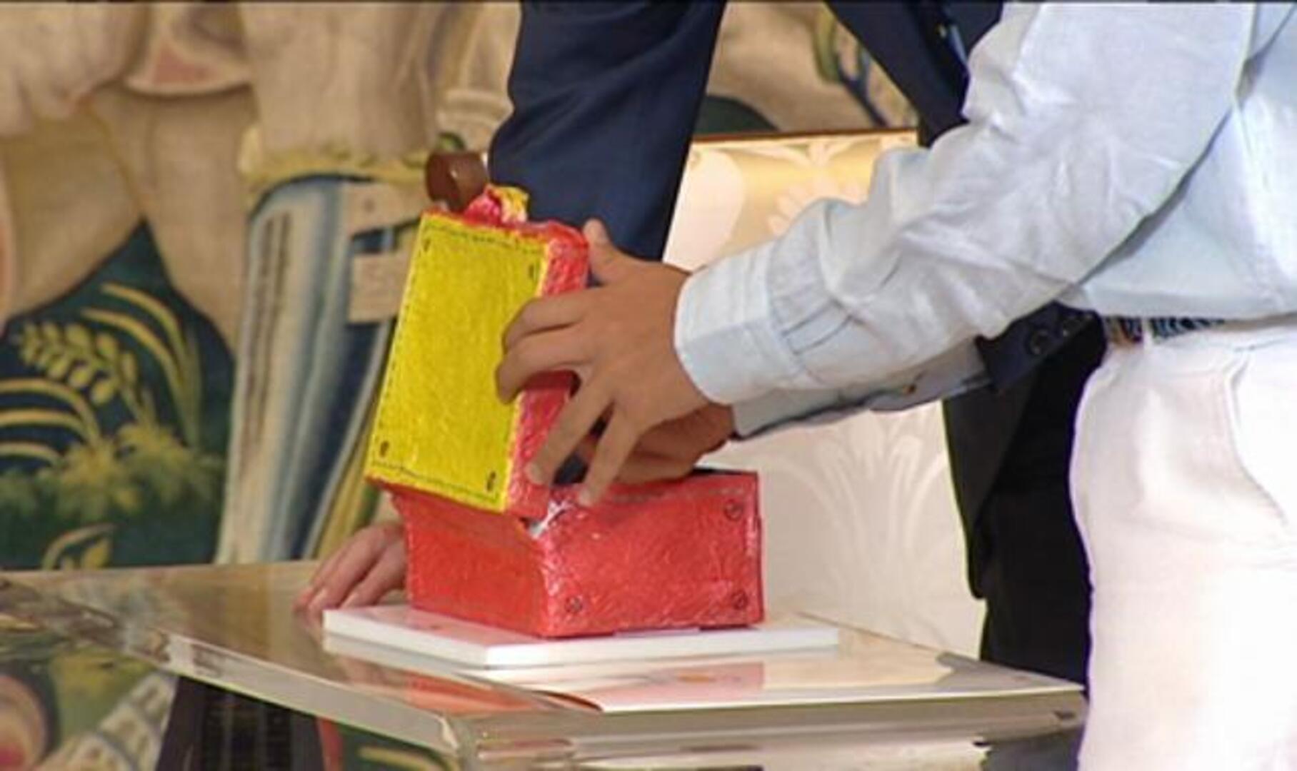 Una niña catalana de 14 años al Rey: «Tenemos que intentar que nadie se tire por la borda»