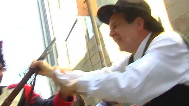 Abel Caballero, mitad alcalde, mitad showman