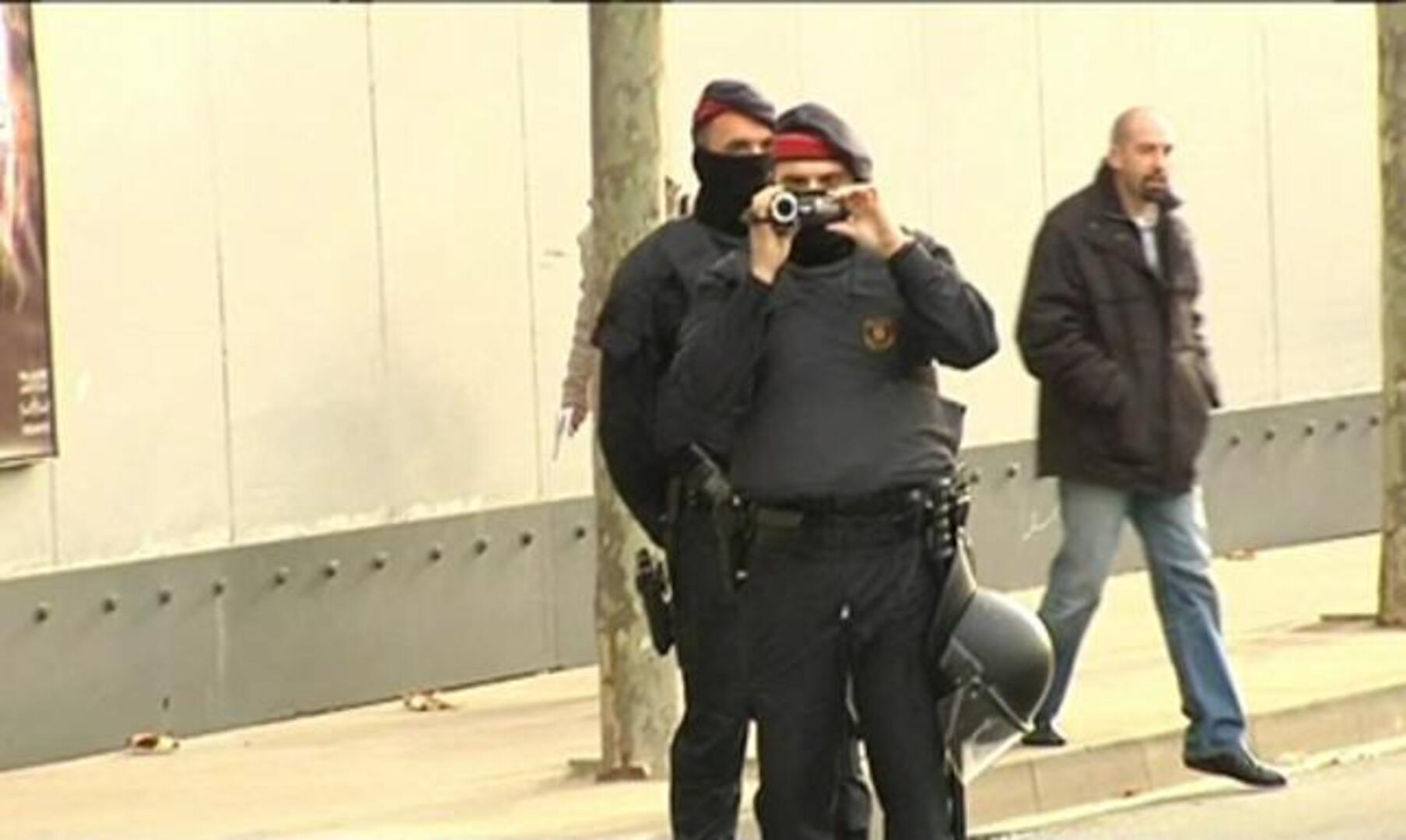 Los diputados declaran ante el juez por el asedio del Parlament entre protestas de  «indignados»