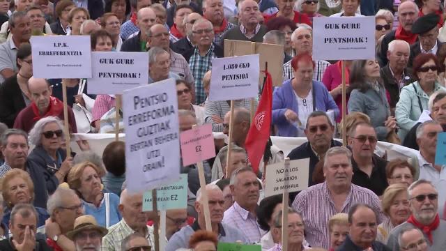 Jubilados seguirán movilizándose tras la reunión con ministra