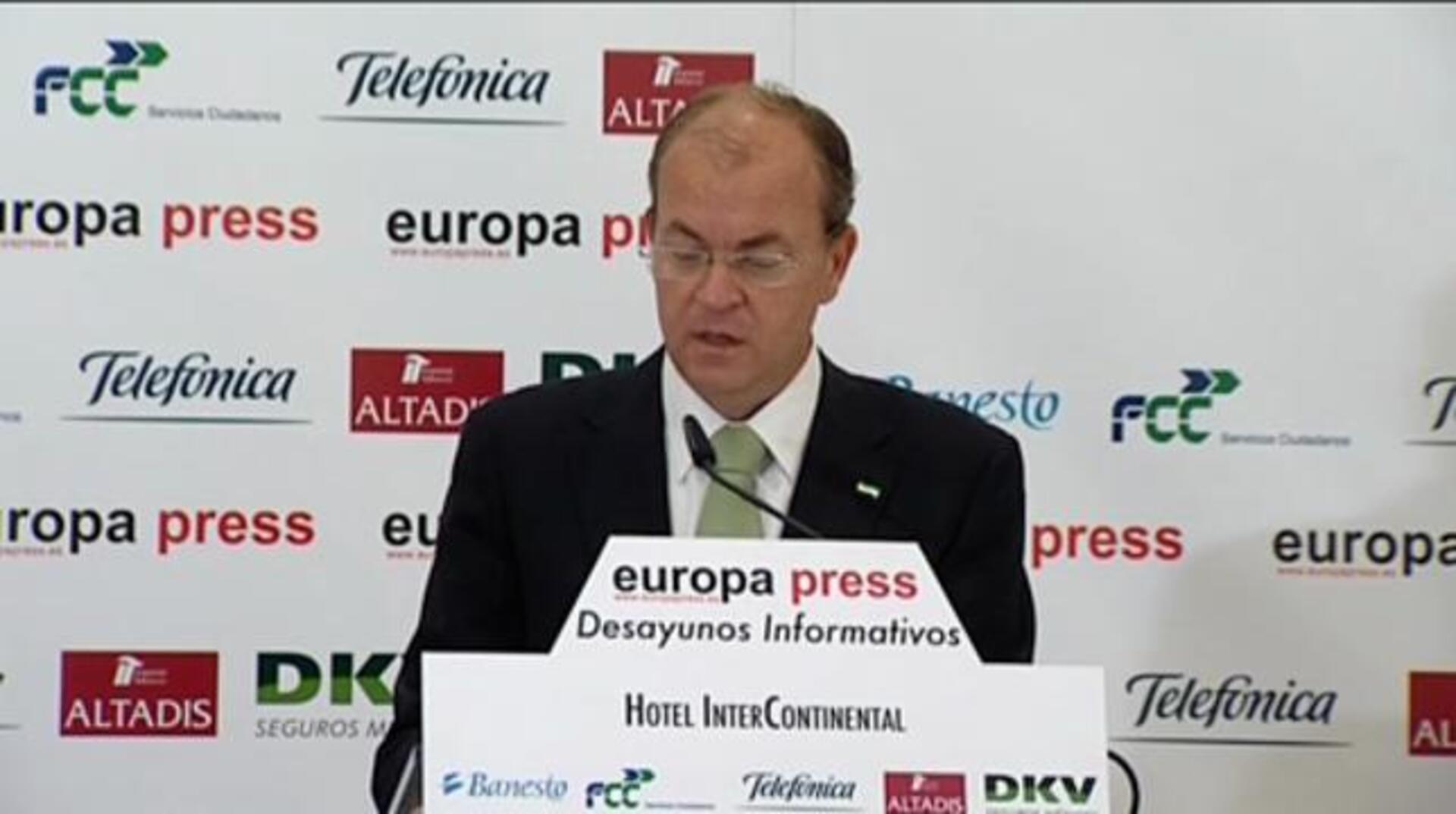 Monago: «El Estado autonómico necesita una manita»