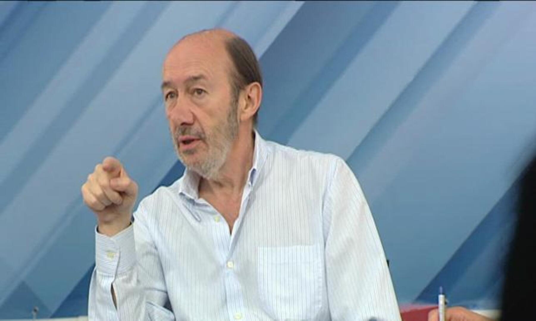 El PSOE tropieza con la bicefalia: Zapatero es secretario general, pero Rubalcaba tiene «la máxima responsabilidad»