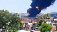 Impactantes imágenes de un incendio en una refinería en Brasil