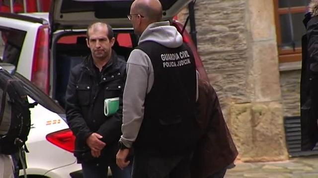 La Guardia Civil registra la casa del detenido por la muerte de Paz Fernández