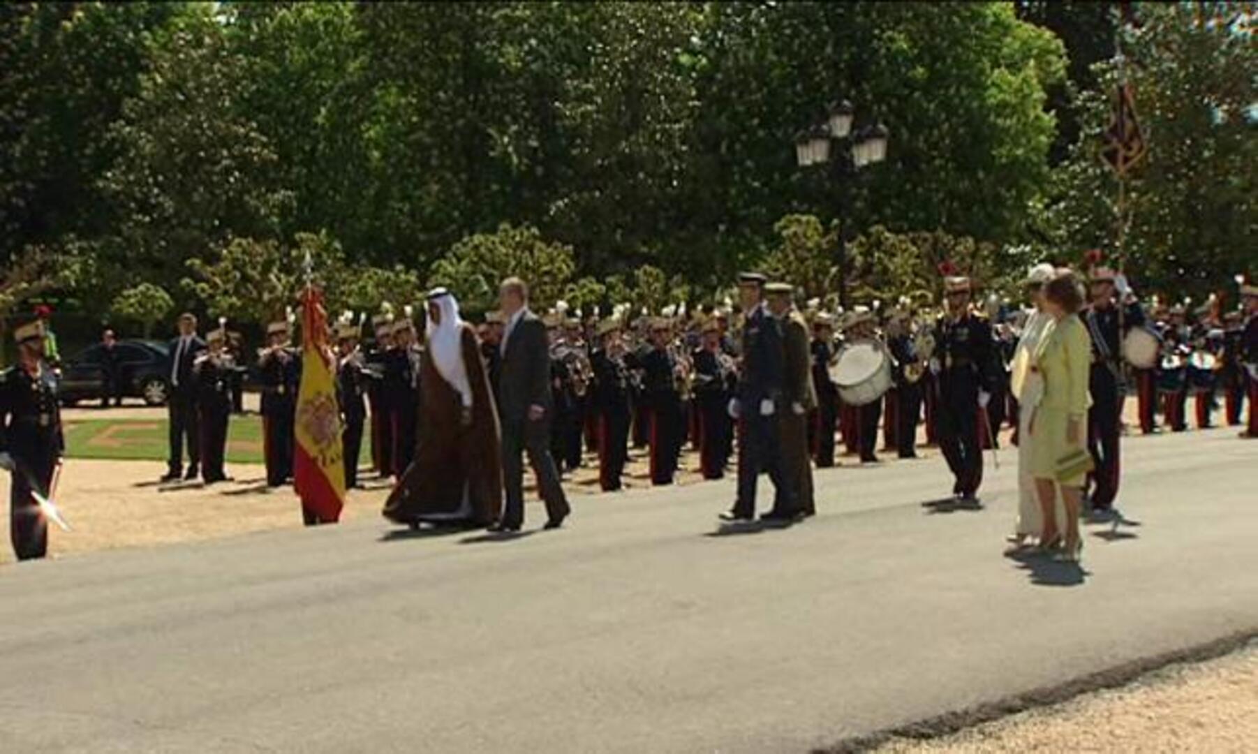 El gesto de los Reyes con el emir de Qatar y la jequesa