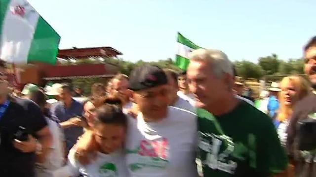 Andrés Bódalo atiende a los medios ante la cárcel de Jaén