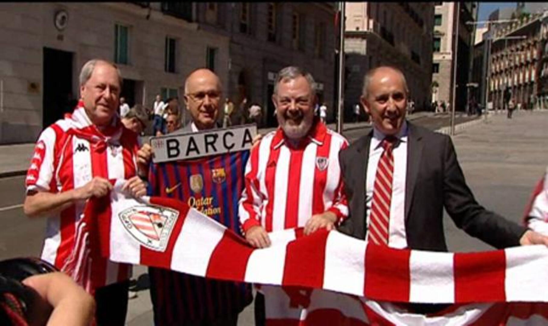 CiU y PNV juegan la final de la Copa del Rey en la escalinata del Congreso