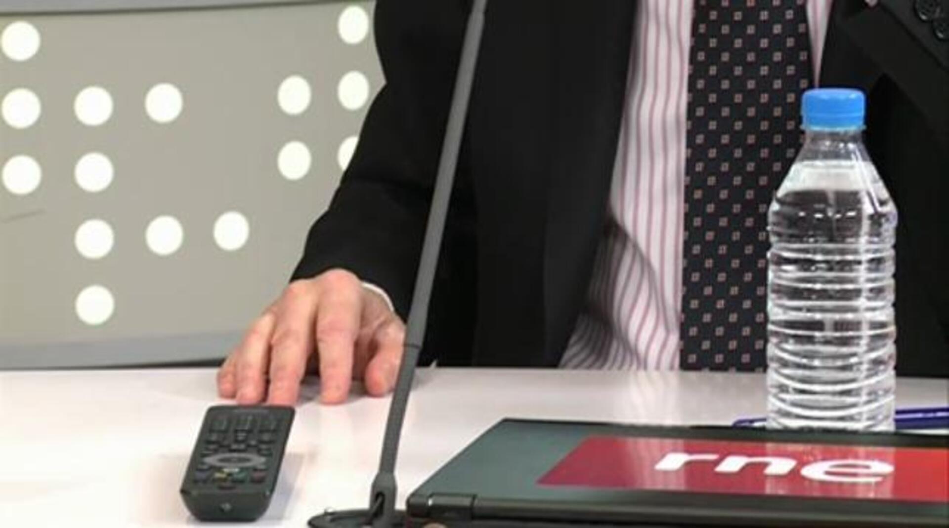 Rubalcaba acusa a Rajoy de «cargarse» todo lo conseguido en la Transición