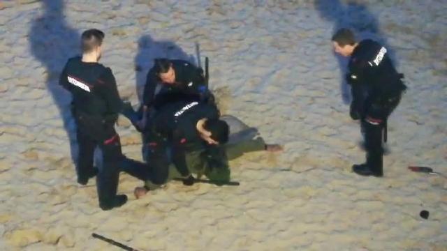 Un hombre armado con dos machetes siembra el pánico en San Sebastián