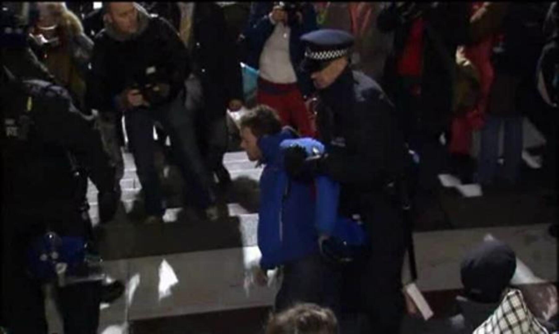 La policía desmantela el campamento de «indignados» de Londres