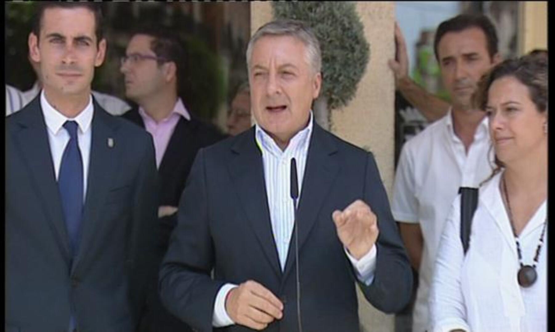 Rubalcaba incluirá en su programa una subida de impuestos a los ricos