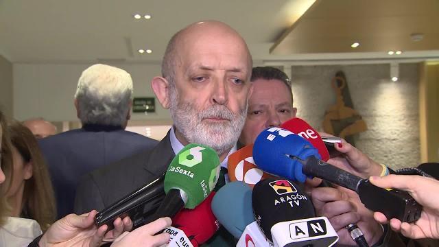 Un camión descarga tuberías que se utilizarán en las labores de rescate de Julen