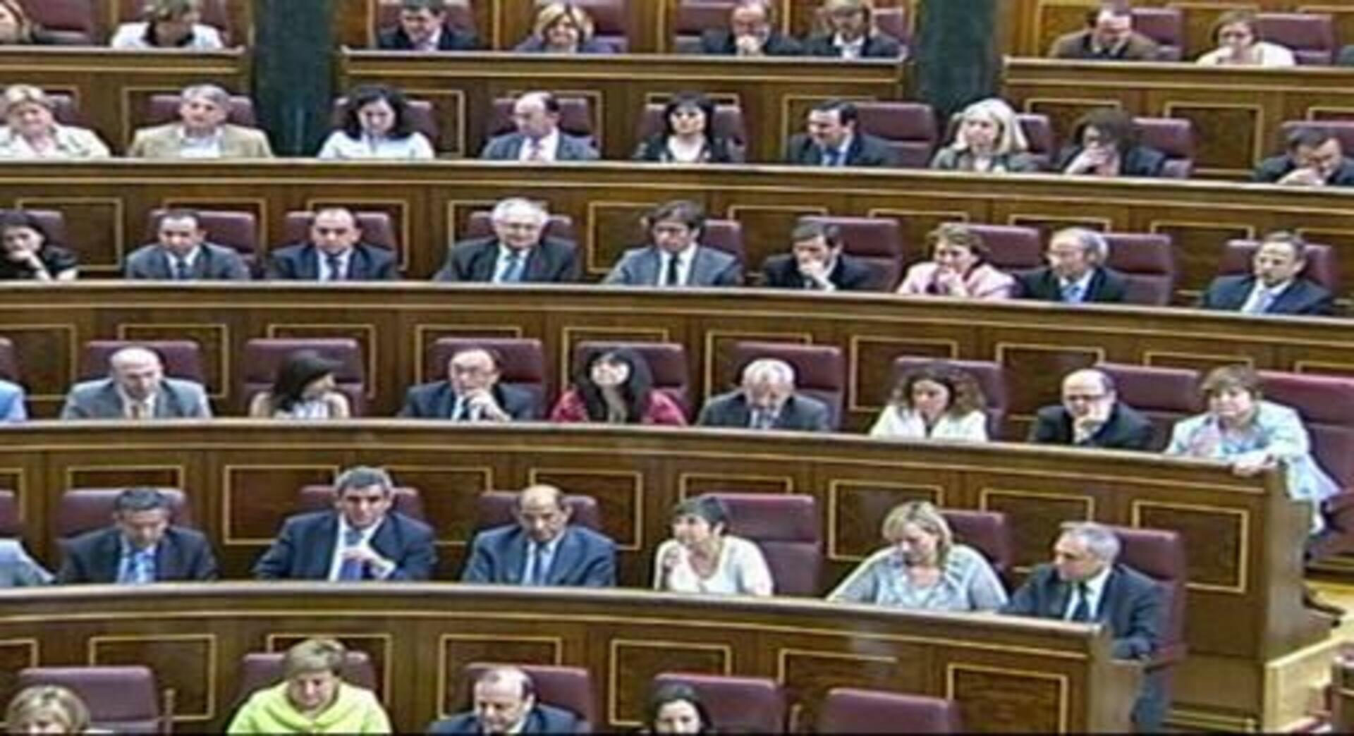 El Gobierno saca adelante la reforma laboral con más abstenciones que apoyos