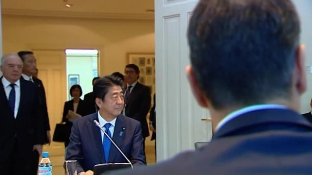 Sánchez recibe al primer ministro de Japón en La Moncloa