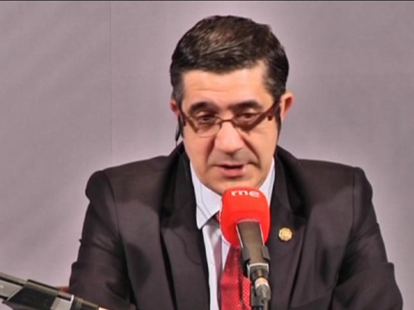 Patxi López: «Un etarra detenido es un paso más hacia el final de la banda»