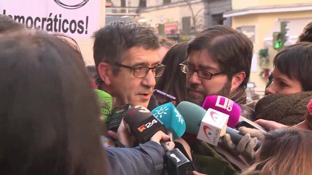 El presidente de la gestora del PSOE, Javier Fernández, junto a la adjunta a Organización, Ascensión Godoy , durante la reunión del Comité Federal del PSOE