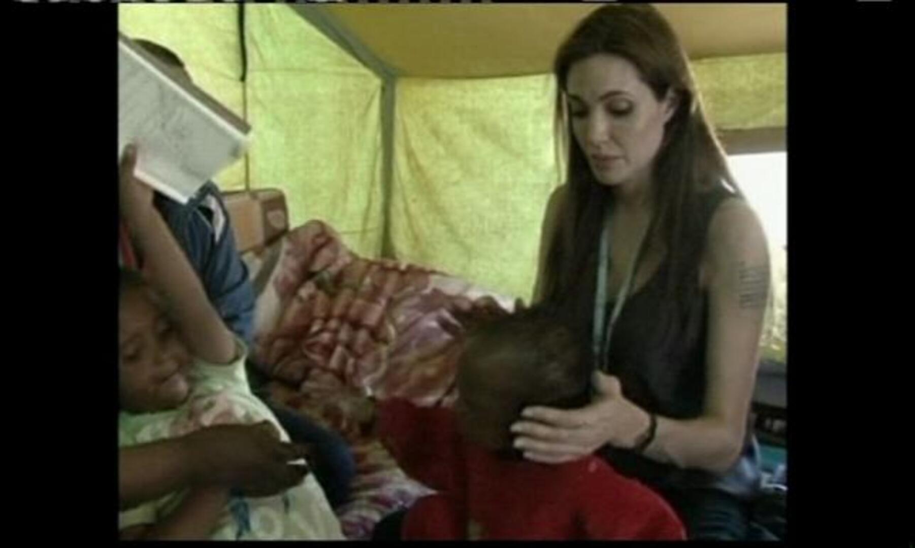 Angelina Jolie pide ayuda para los refugiados por los combates en Libia