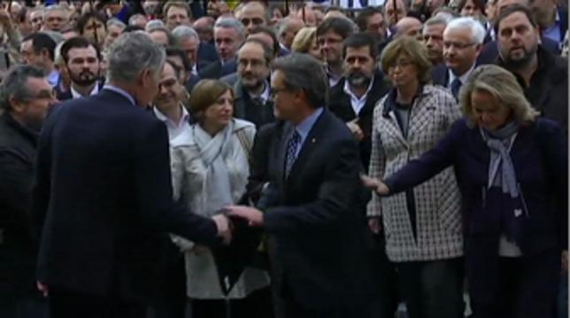 Artur Mas llega al TSJC arropado por una multitud