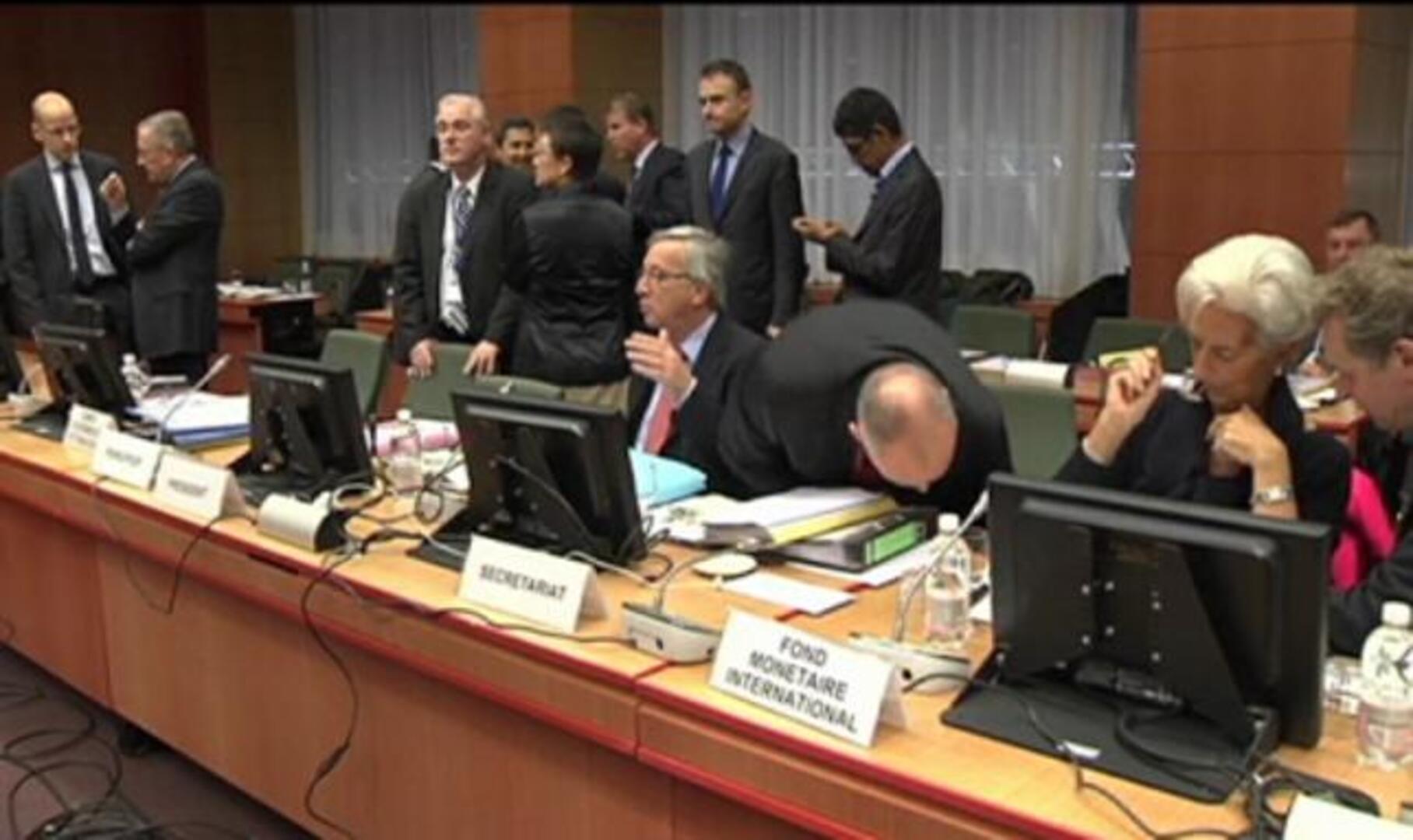 Bruselas y el FMI intentan aparcar sus diferencias para salvar a Grecia