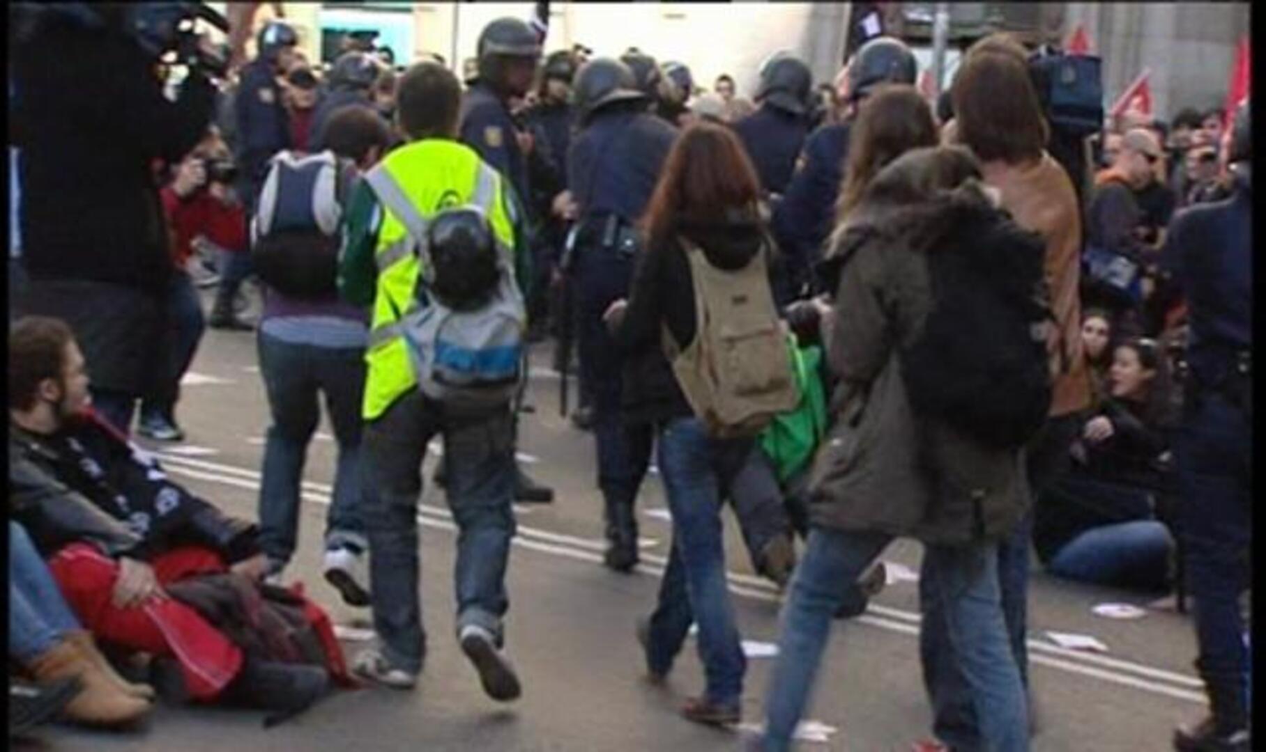 Huelga general 14-N: Los radicales toman el centro de Madrid y se enfrentan a la policía