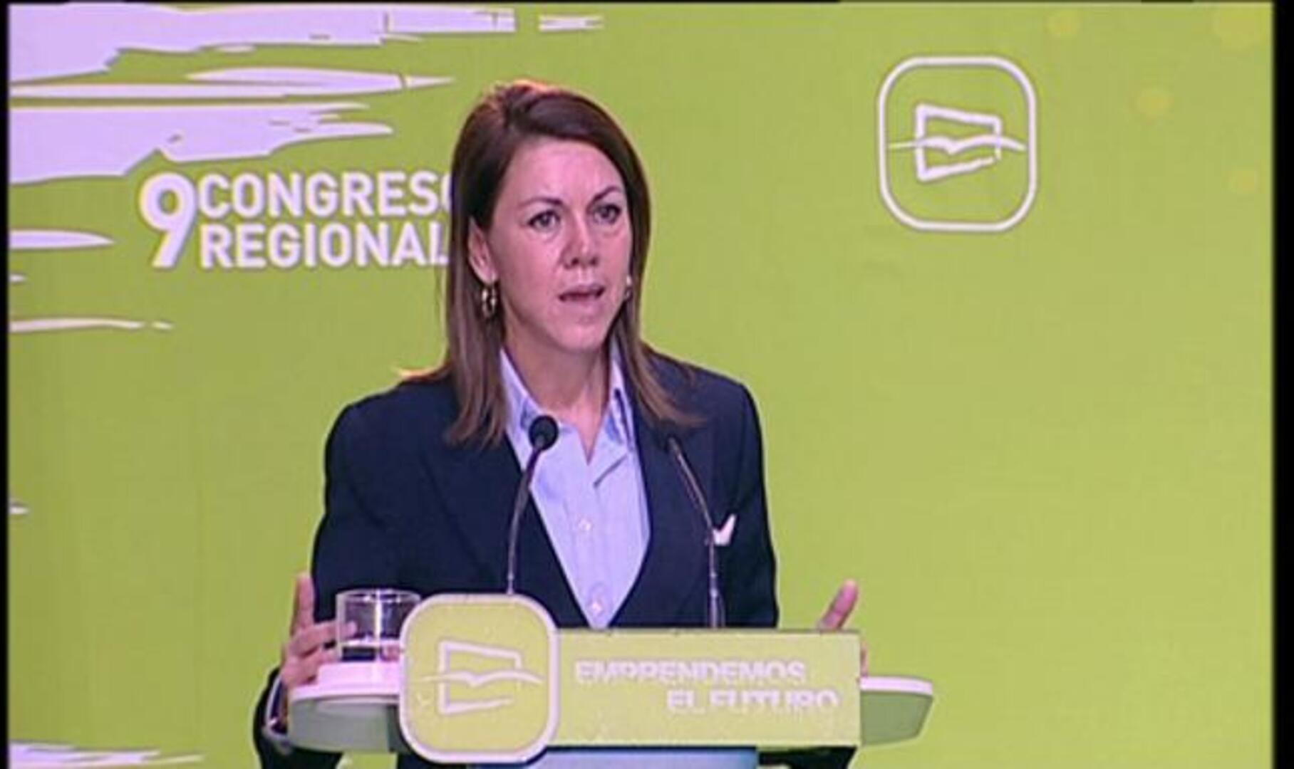 Cospedal critica que el PSOE quiera cambiar la Constitución por sus problemas internos