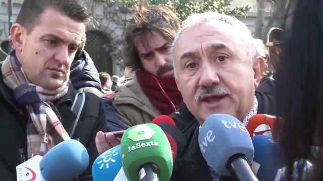 Cabecera de la manifestación convocada hoy por CCOO y UGT en Madrid