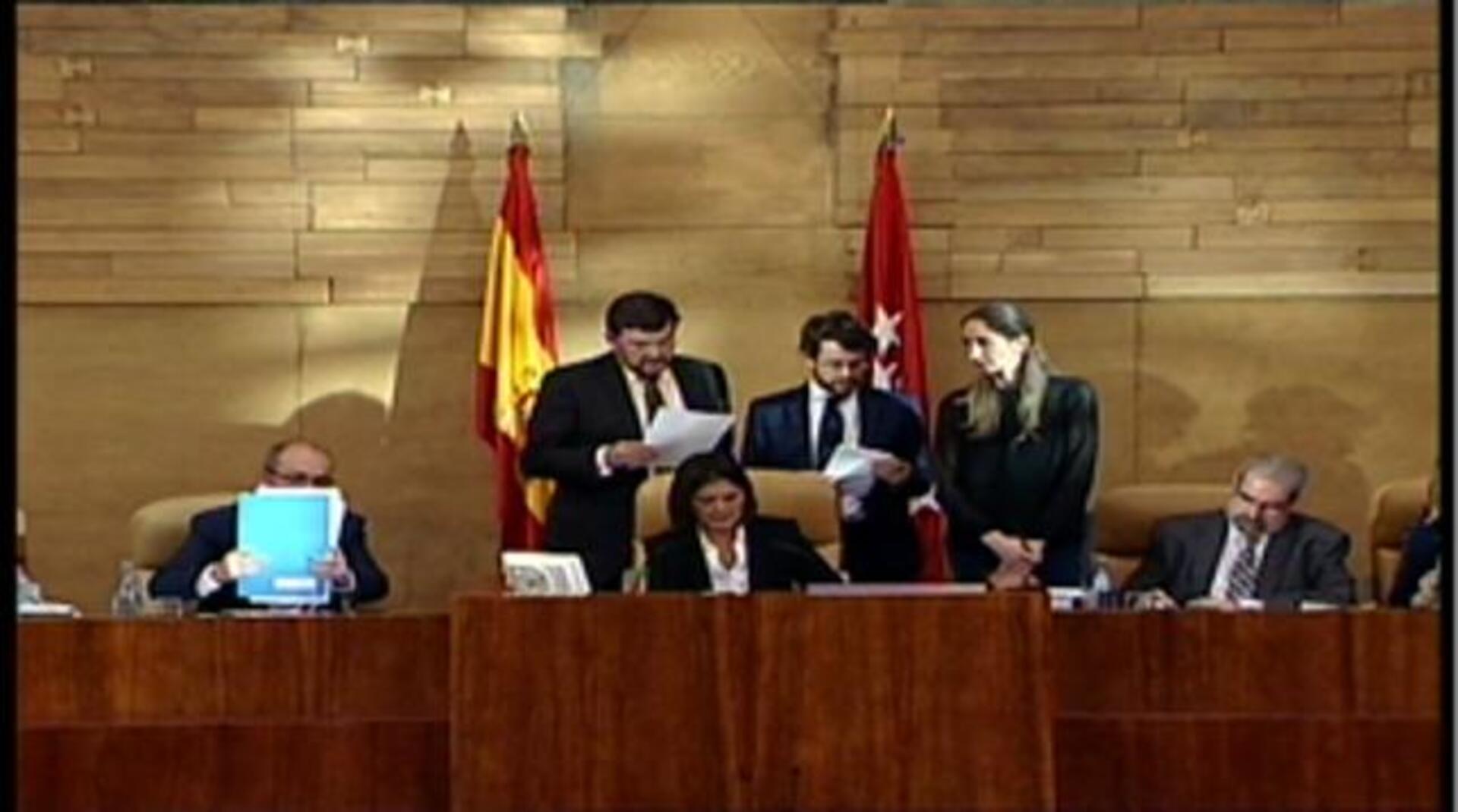 El escaño del expresidente de la Asamblea de Madrid, José Ignacio Echeverría, vacío este jueves