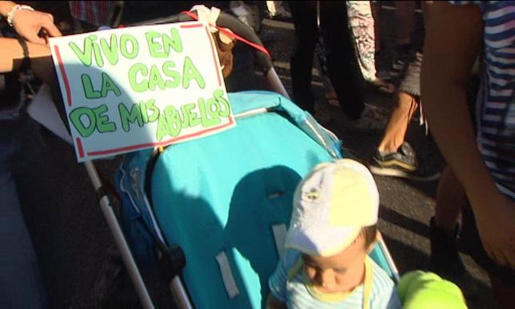 Miles de personas protestan contra los desahucios y piden la dación en pago