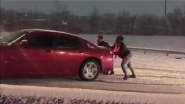La primera gran nevada del año en EEUU complica el tráfico en la carreteras