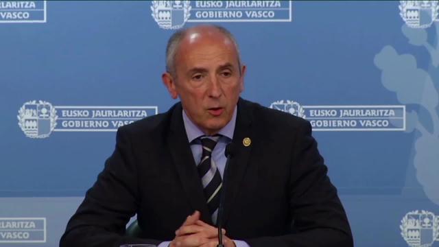El portavoz del Gobierno Vasco, Josu Erkoreka, durante una rueda de prensa