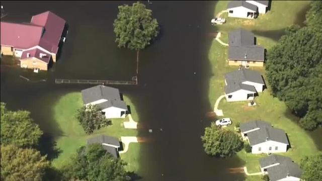 Trump visita las zonas afectadas por el huracán Florence y promete &quot;mucho dinero para la región&quot;