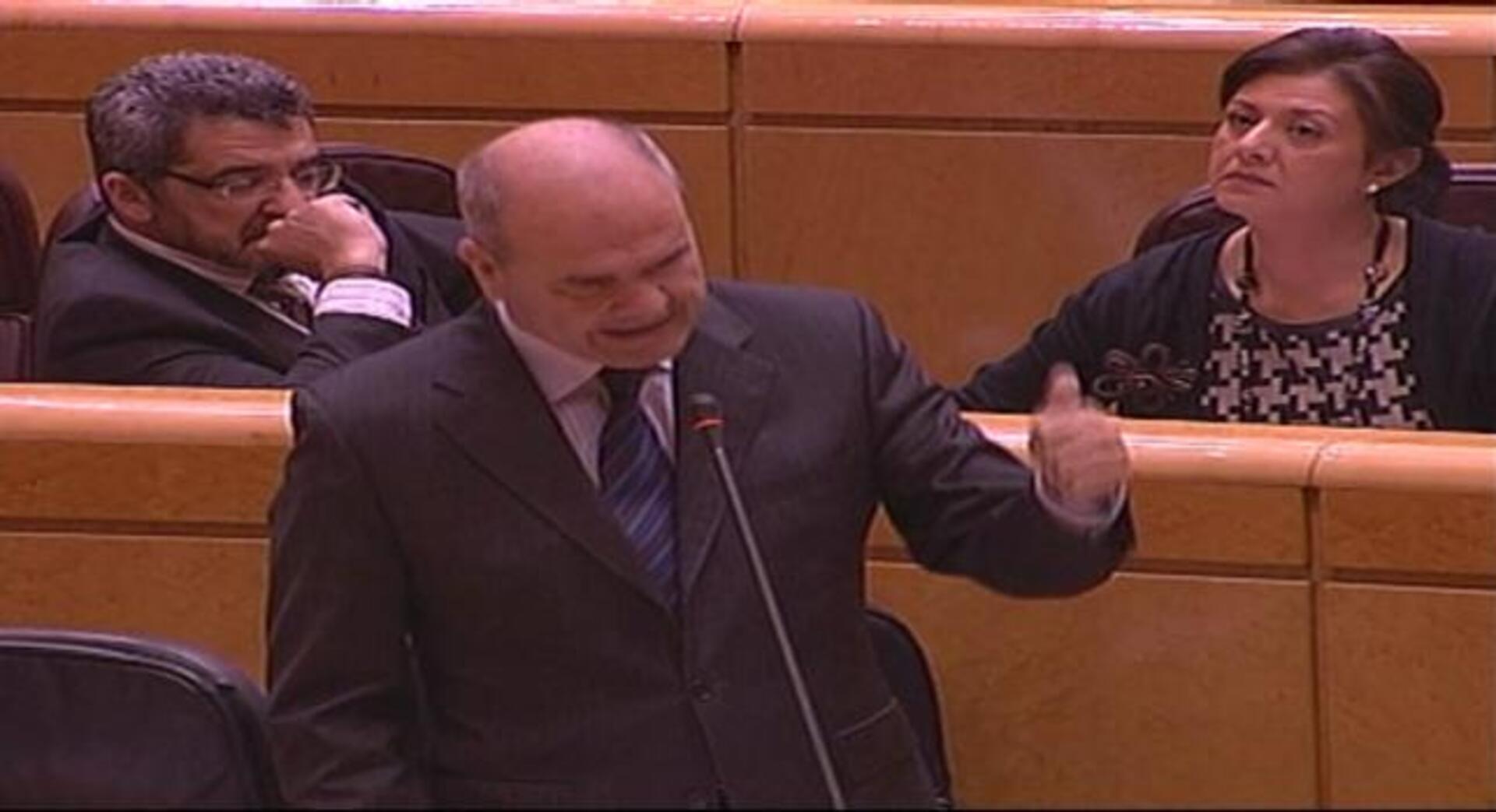 Chaves culpa a Arenas, Zaplana y Zoido de los ERE irregulares de Andalucía