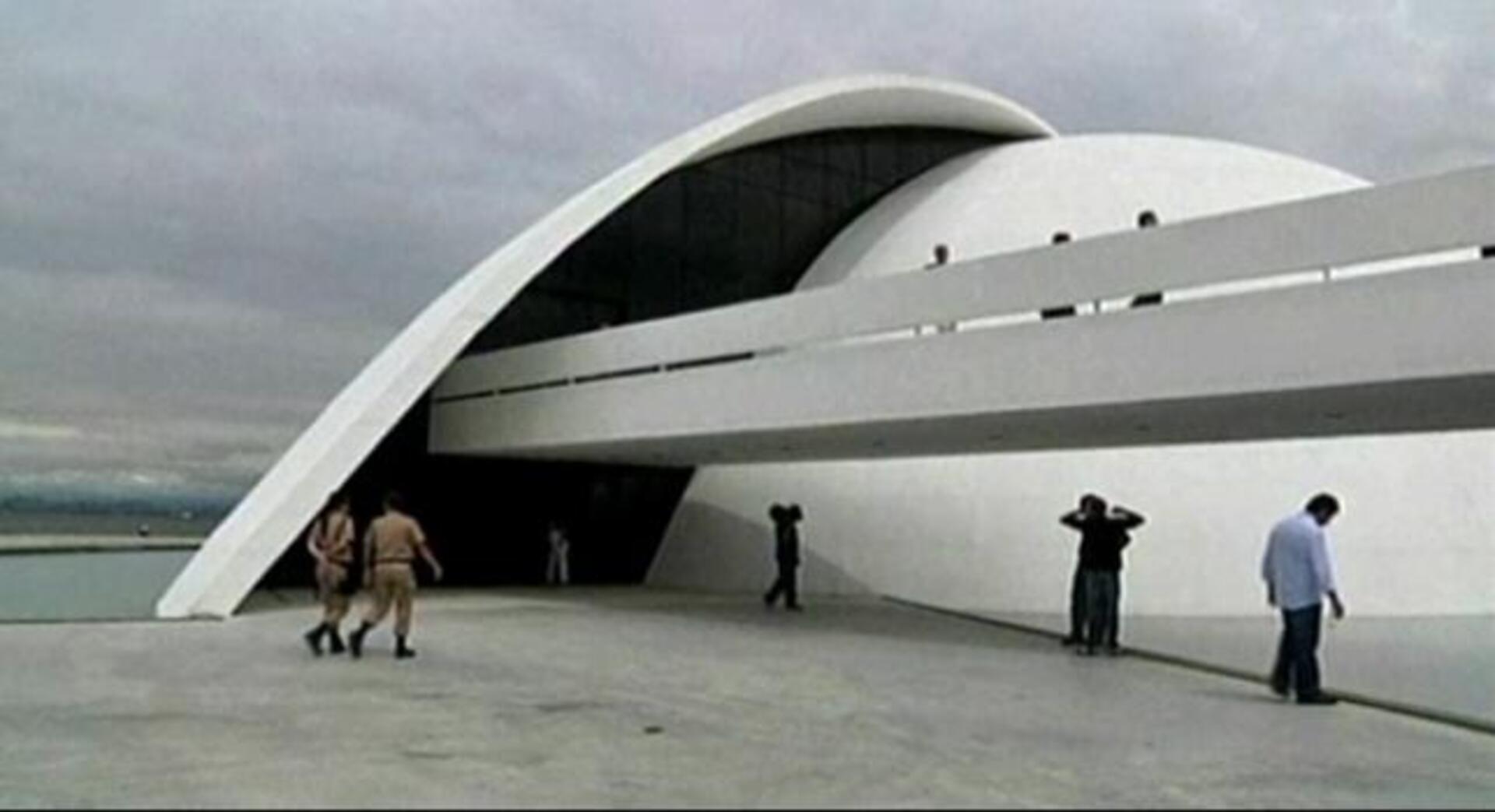 Avilés presume de Centro Niemeyer