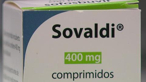 De izq. a dcha: el consejero de Extremadura, José María Vergeles, la consejera de Sanidad de la Comunidad Valenciana, Carmen Montón y María Luis Real González, consejera de Cantabria