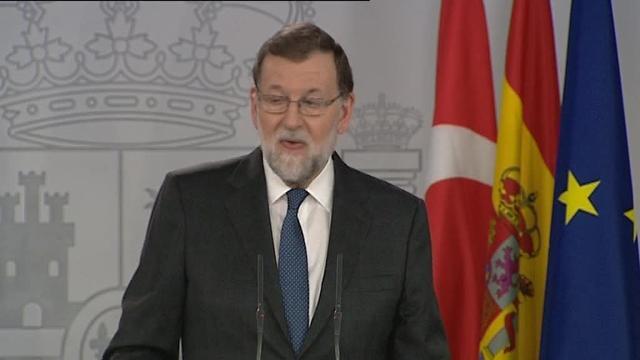 Rajoy tacha de &quot;absolutamente falso&quot; que vaya &quot;a cambiar los Presupuestos por transferencias o competencias&quot;