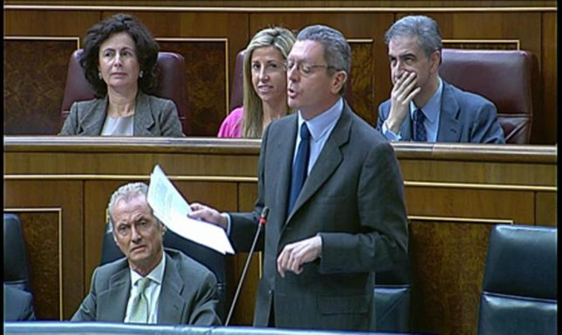 Gallardón: «La postura del ministro de Justicia sobre el matrimonio gay es la que diga el TC»