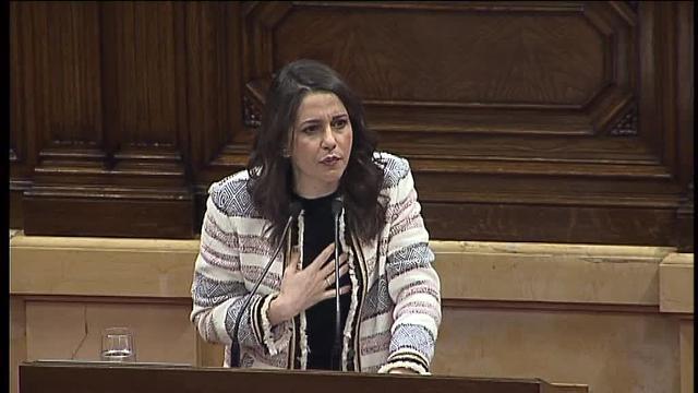 Arrimadas: &quot;Ni ustedes son solamente Cataluña ni Rajoy es solamente España&quot;