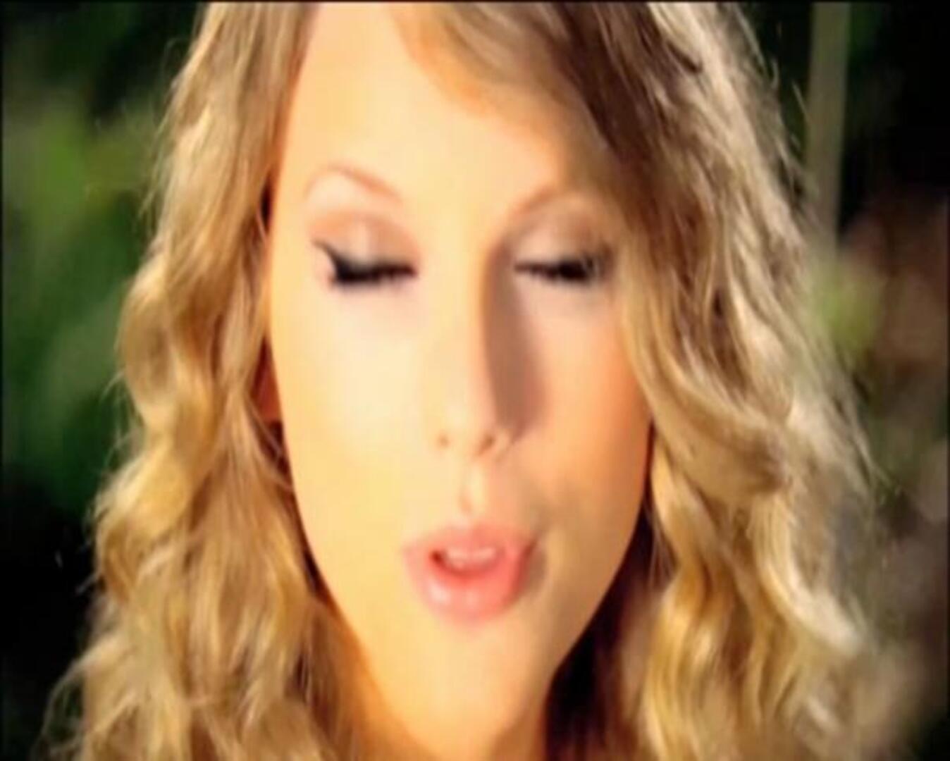 Taylor Swift podría interpretar a Joni Mitchell en la gran pantalla