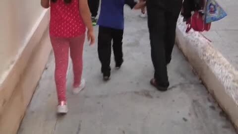 Vídeo: 12 niños asestan una paliza a una menor de 8 años en el patio del colegio