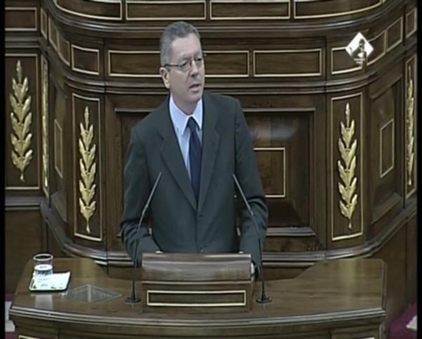 Gallardón, a un diputado del PSOE: «No proteste por tener que trabajar porque es un afortunado»