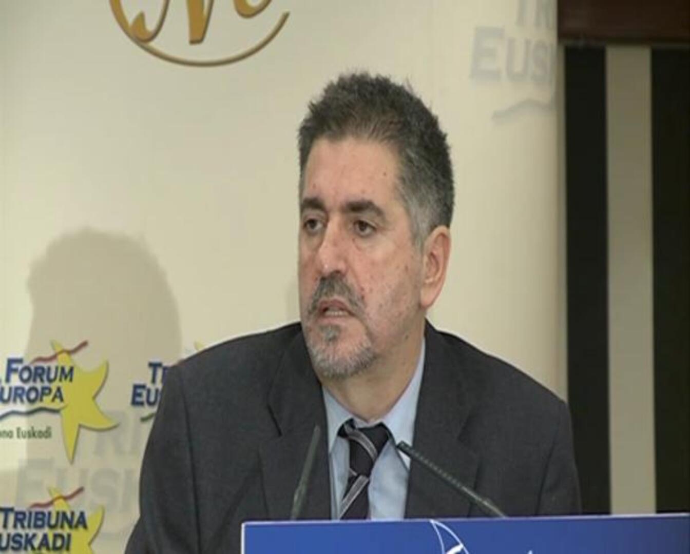 Eguiguren reivindica el «derecho a decidir» y una «constitución vasca»