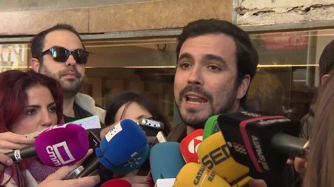 Los secretarios generales de UGT y CCOO, Pepe Álvarez (i) e Ignacio Fernández Toxo, respectivamente, encabezan la manifestación de Madrid con la que se cierran tres jornadas de movilizaciones en todo el país bajo el lema "Las personas y sus derechos, lo primero"