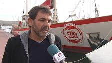 La situación del barco español con 12 migrantes rescatados se complica día a día
