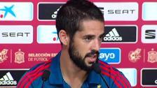 Isco: "Lo de los móviles me parece bien, a veces estamos más pendientes de las maquinitas que de los compañeros"